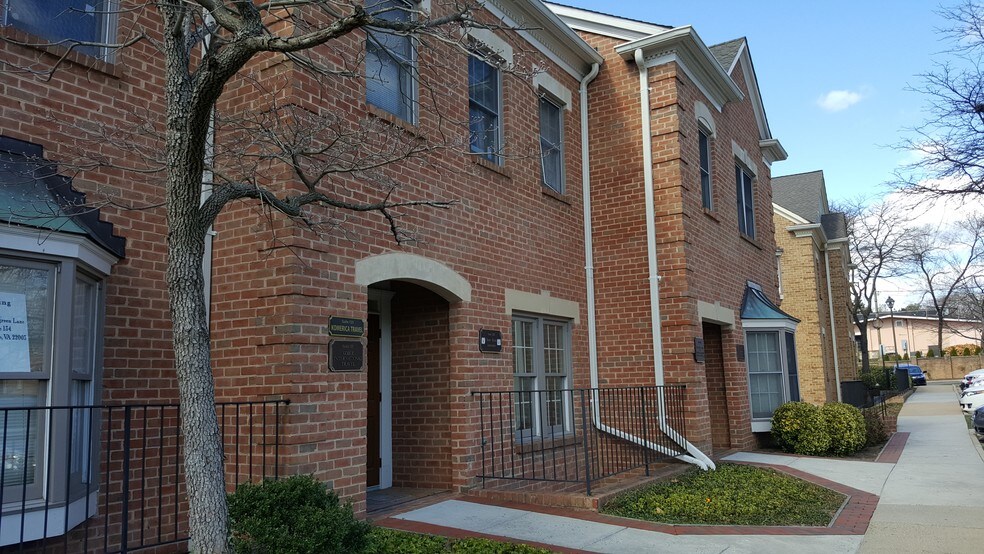 4216 Evergreen Ln, Annandale, VA à vendre - Photo du bâtiment - Image 2 de 7