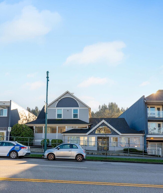 Plus de détails pour 2613 St Johns St, Port Moody, BC - Bureau à vendre