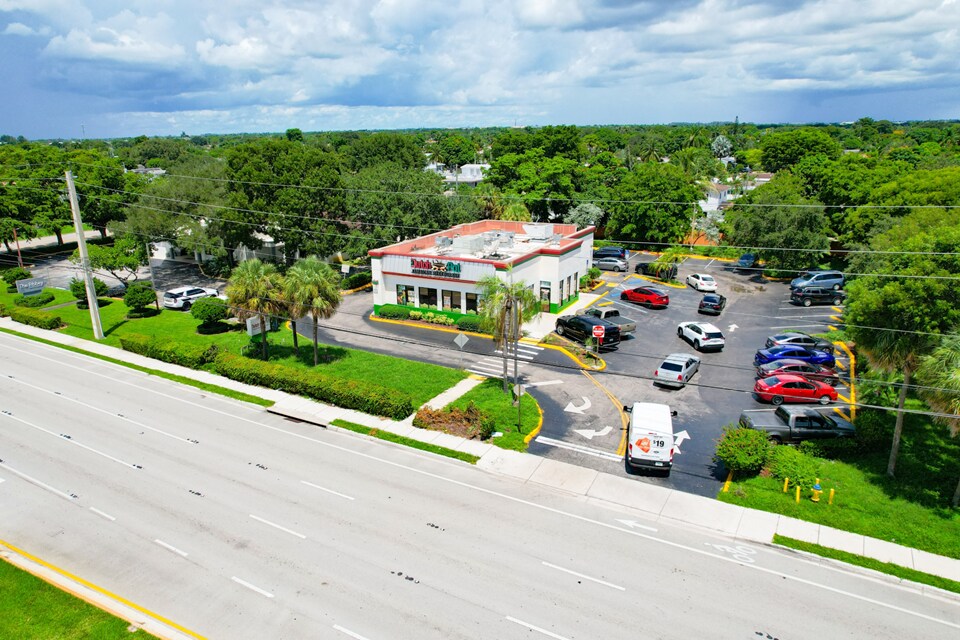 7301 Pines Blvd, Pembroke Pines, FL for sale Primary Photo- Image 1 of 1