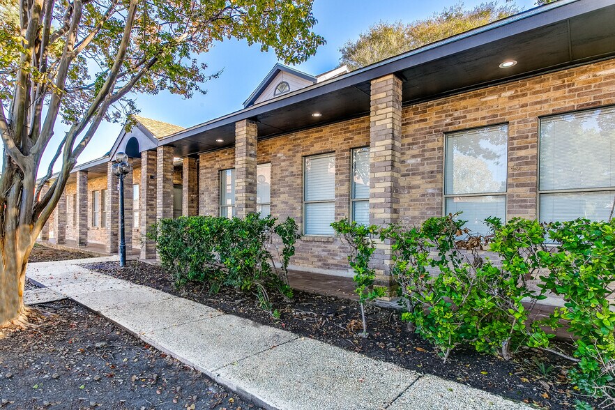 8627 Cinnamon Creek Dr, San Antonio, TX for sale - Building Photo - Image 2 of 12