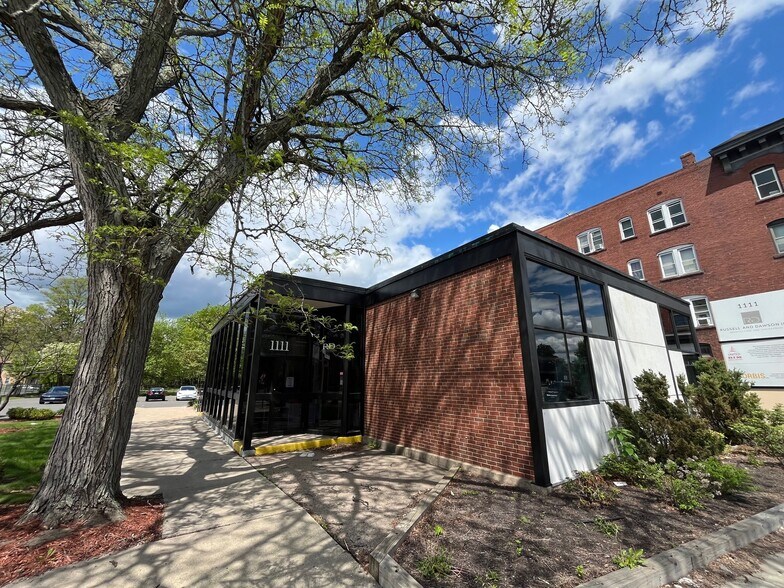 1111 Main St, East Hartford, CT à louer - Photo du bâtiment - Image 2 de 7