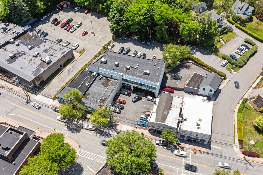 200 E Main St, Mount Kisco, NY à vendre - Aérien - Image 1 de 18