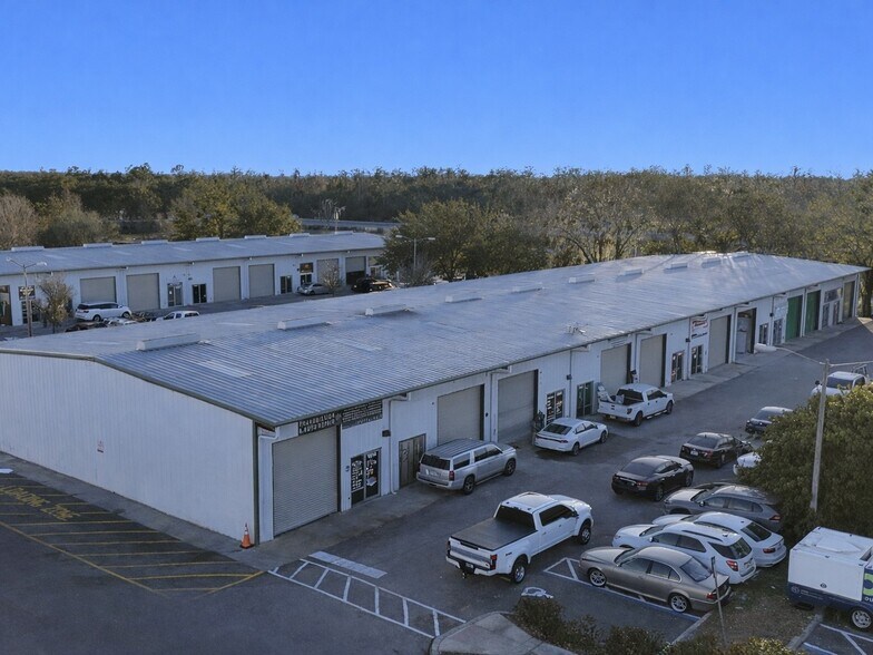 1016 American Way, Kissimmee, FL à vendre - Photo du bâtiment - Image 2 de 7