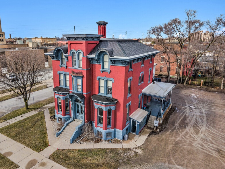 701 Center Ave, Bay City, MI à vendre - Photo du bâtiment - Image 2 de 53