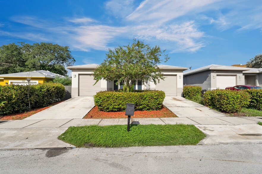 739 NW 2nd Ave, Fort Lauderdale, FL for sale - Building Photo - Image 2 of 33