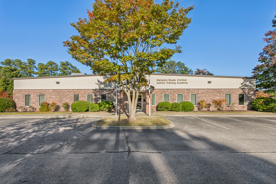 805 City Center Blvd, Newport News, VA for sale - Primary Photo - Image 1 of 4