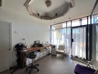 Plus de détails pour 17 Curlewis St, Bondi Beach - Commerce de détail à louer
