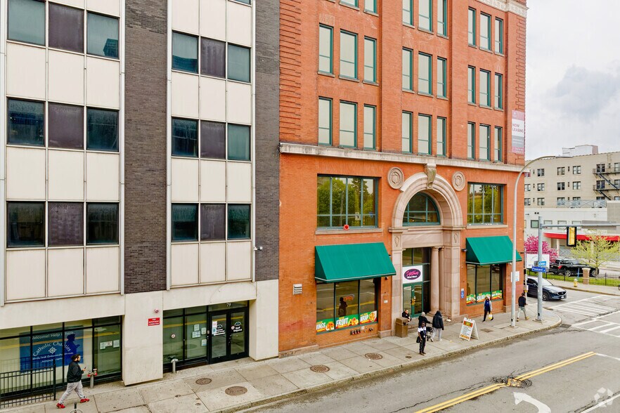 87 N Clinton Ave, Rochester, NY à louer - Photo du bâtiment - Image 3 de 10