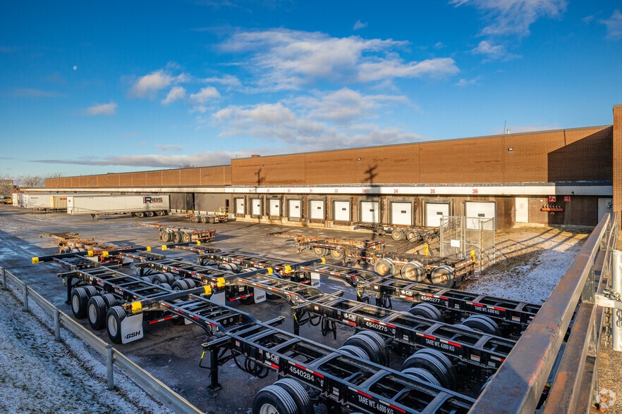 1600 50e Av, Montréal, QC à louer - Photo du bâtiment - Image 2 de 10