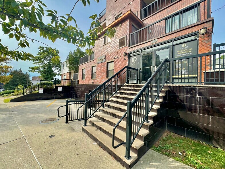 8716 Avon St, Jamaica, NY à louer - Photo du bâtiment - Image 2 de 26