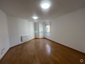 Office in Segovia, Segovia for lease Interior Photo- Image 2 of 5