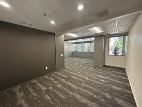 22144 Clarendon St, Woodland Hills, CA for lease Interior Photo- Image 1 of 17