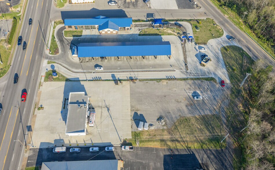 1764 Madison St, Clarksville, TN à louer - Photo du bâtiment - Image 2 de 3