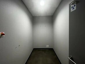 15-17 Rue Masaryk, Lyon for lease Interior Photo- Image 2 of 7