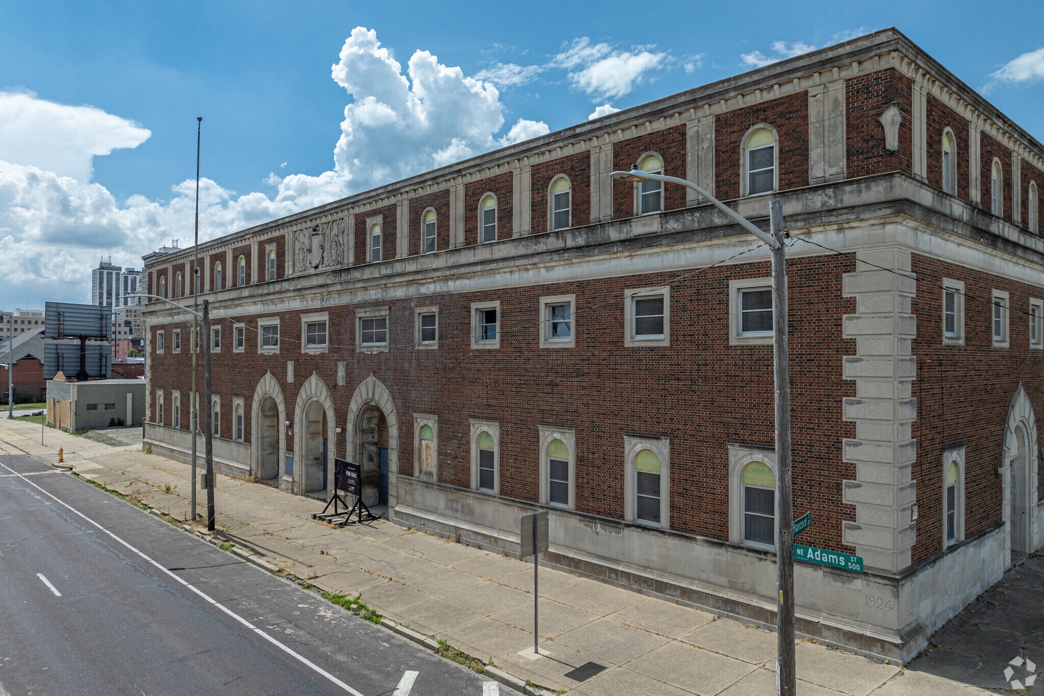 523 NE Adams St, Peoria, IL à vendre Photo principale- Image 1 de 6