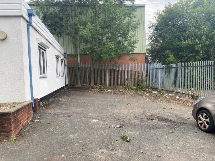 Pedmore Rd, Brierley Hill à louer - Photo du bâtiment - Image 2 de 2