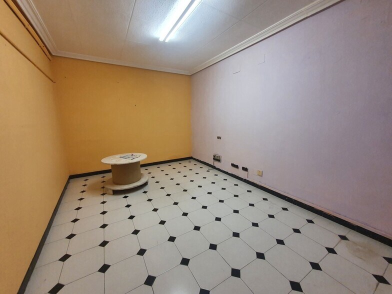 Retail in Ontinyent, Valencia for lease - Building Photo - Image 2 of 4