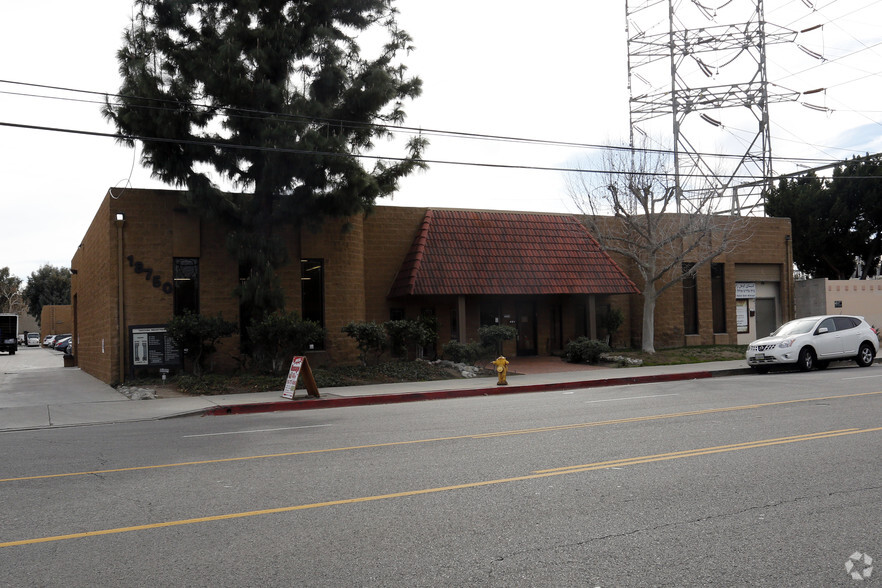 18750 Oxnard St, Tarzana, CA for lease - Primary Photo - Image 1 of 3