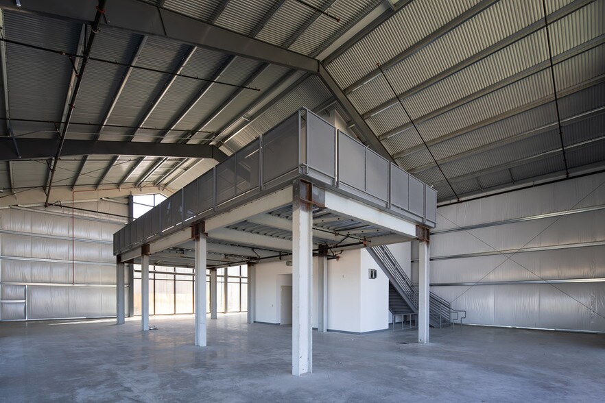 1785 Flight Way, Tustin, CA à louer - Photo intérieure - Image 3 de 7