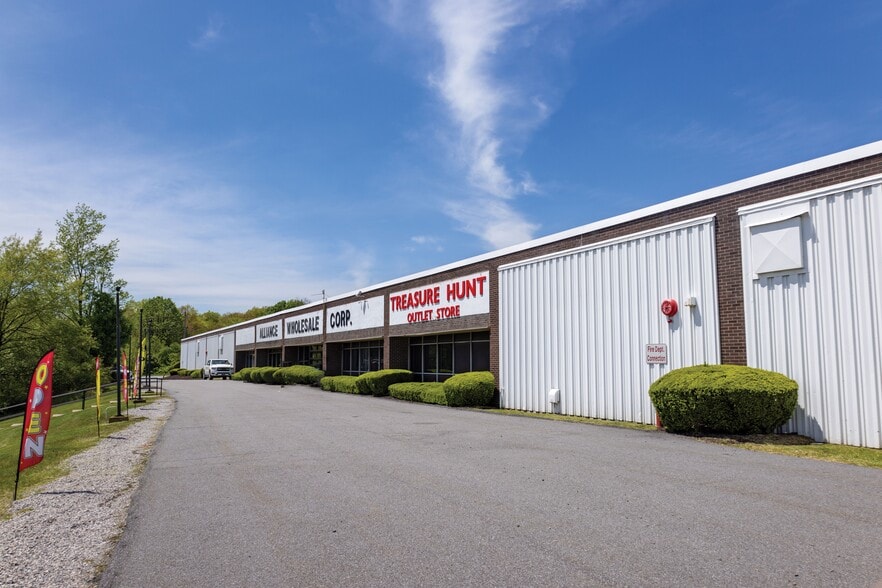 209 W Clay Ave, West Hazleton, PA for lease - Building Photo - Image 1 of 1