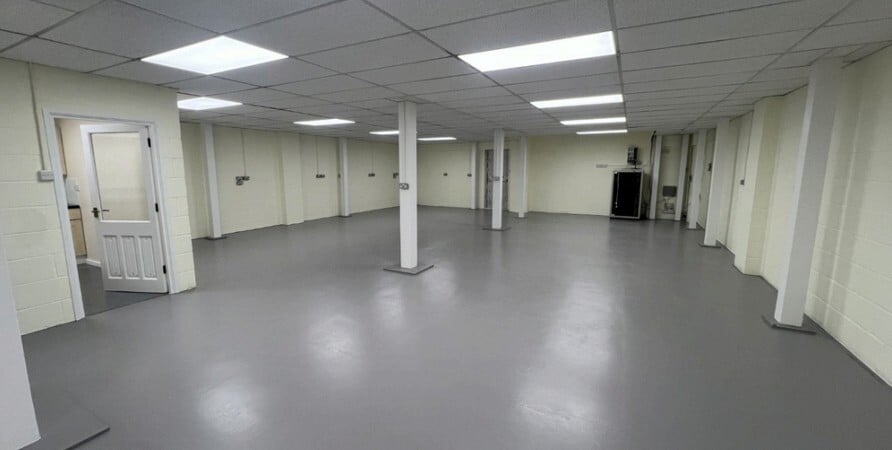 Primrose Hl, Kings Langley, HRT WD4 8ST - Unit 12 -  - Interior Photo - Image 1 of 3