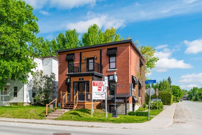 Plus de détails pour 531 Rue Du Conseil, Sherbrooke, QC - Bureau à vendre