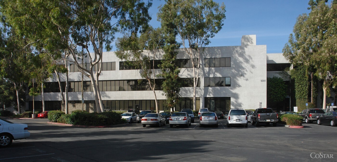1521 W Cameron Ave, West Covina, CA à louer Photo du bâtiment- Image 1 de 4