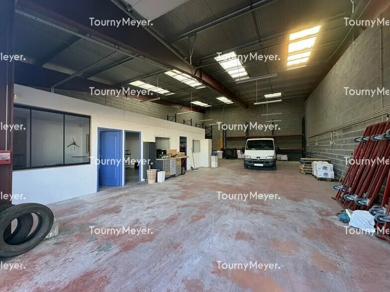 Flex in Cugnaux for lease - Building Photo - Image 2 of 5