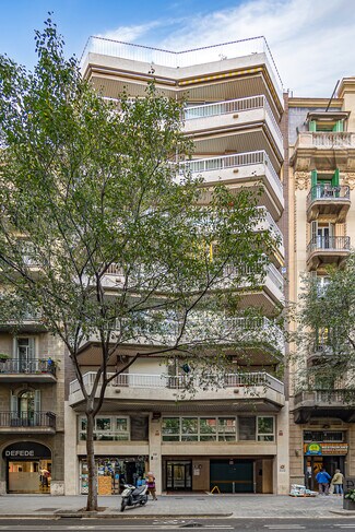 Plus de détails pour Carrer d'Aragó, 56, Barcelone - Commerce de détail à louer