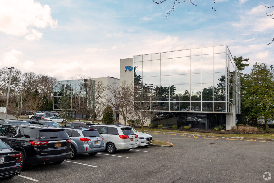 700 Veterans Memorial Hwy, Hauppauge, NY à louer - Photo du bâtiment - Image 2 de 6