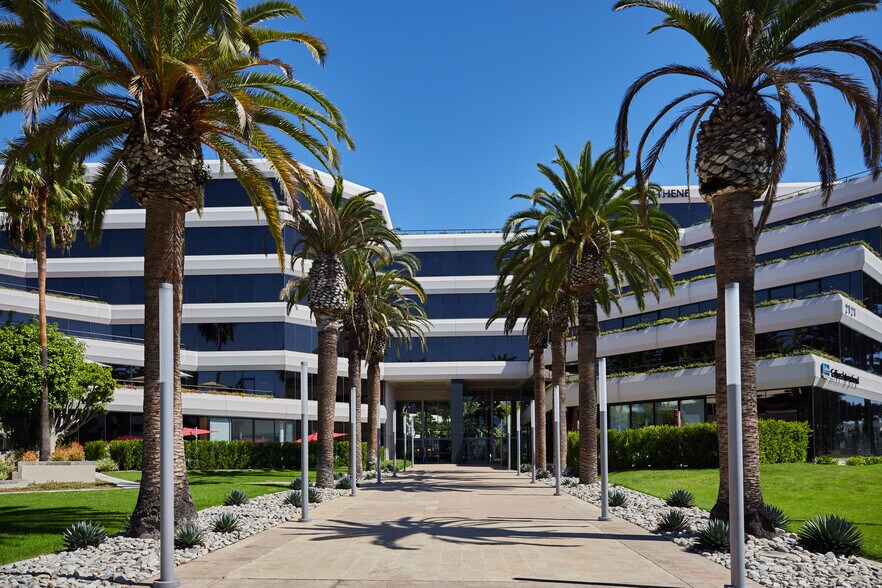 2101-2141 Rosecrans Ave, El Segundo, CA à louer - Photo du bâtiment - Image 2 de 13