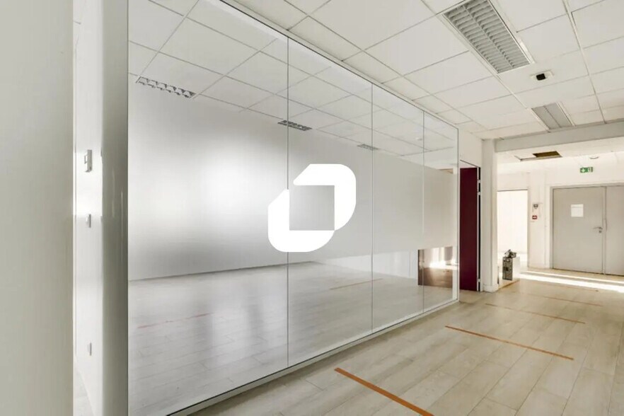 Office in Noisiel for lease - Building Photo - Image 2 of 13