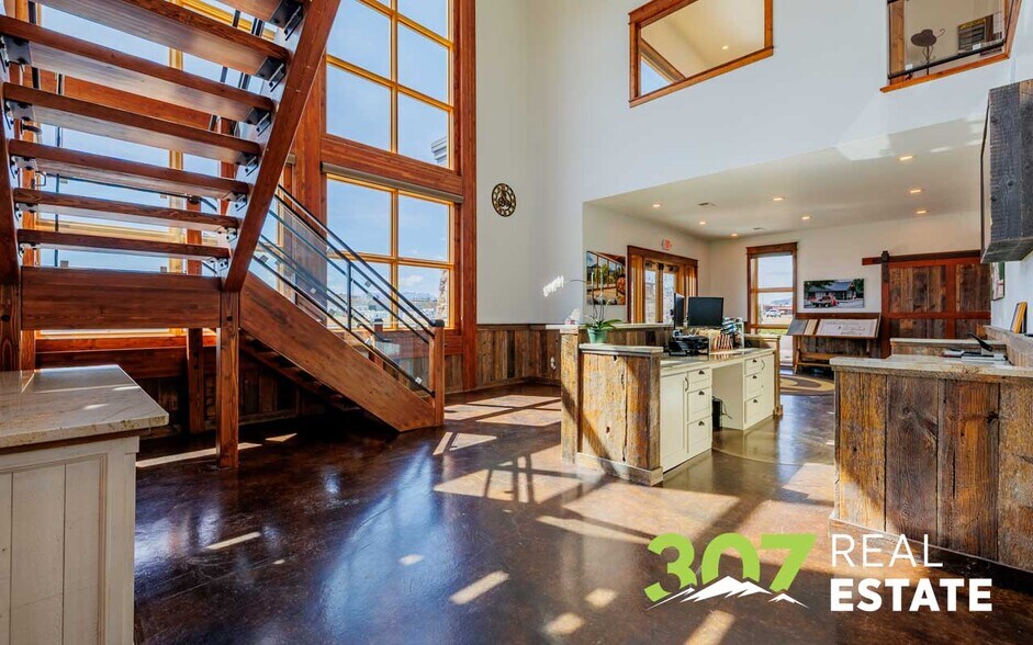 3243 Big Horn Ave, Cody, WY à vendre - Photo du bâtiment - Image 3 de 58
