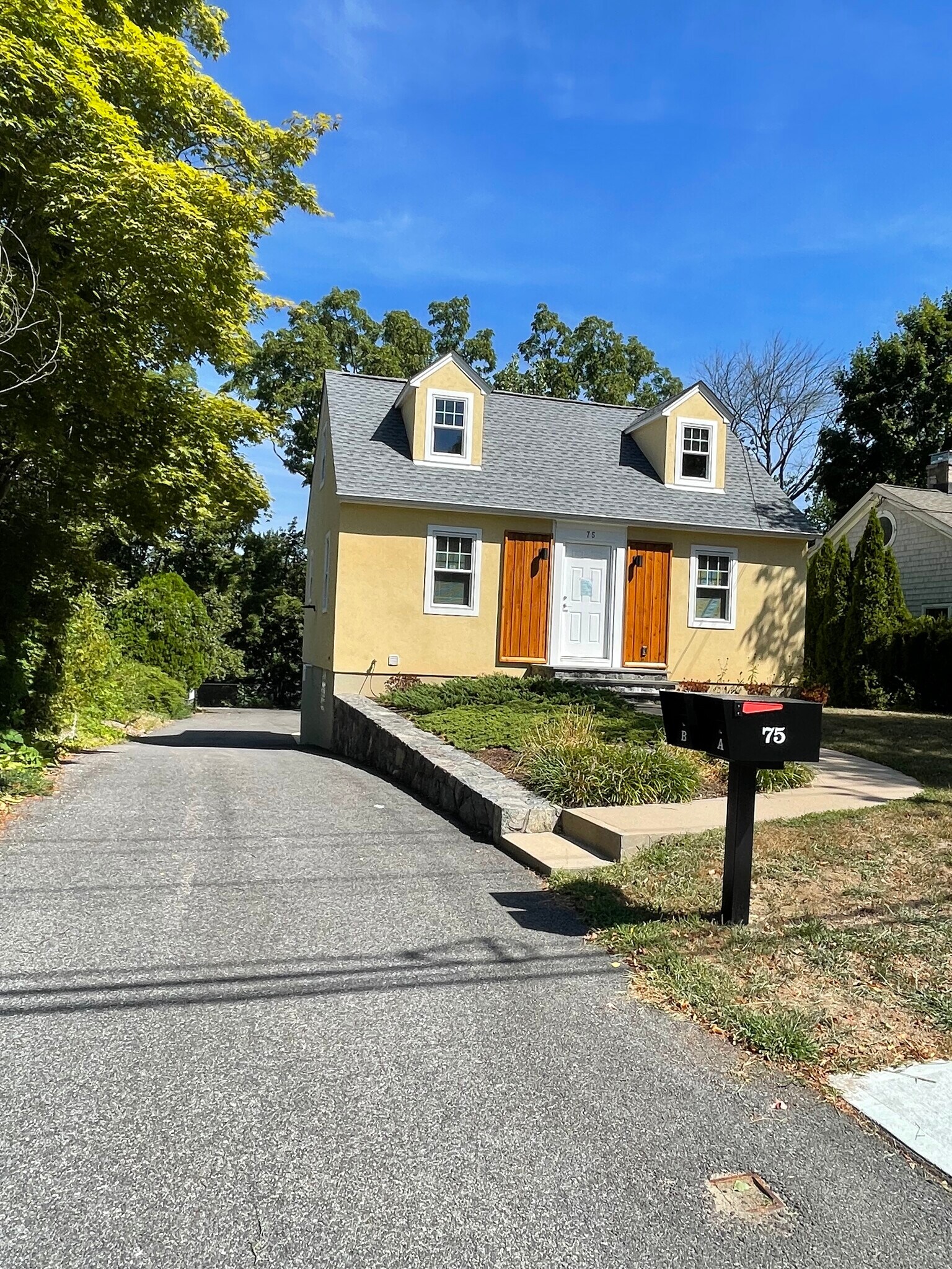 75 Smith Ave, Mount Kisco, NY à louer Photo principale- Image 1 de 10