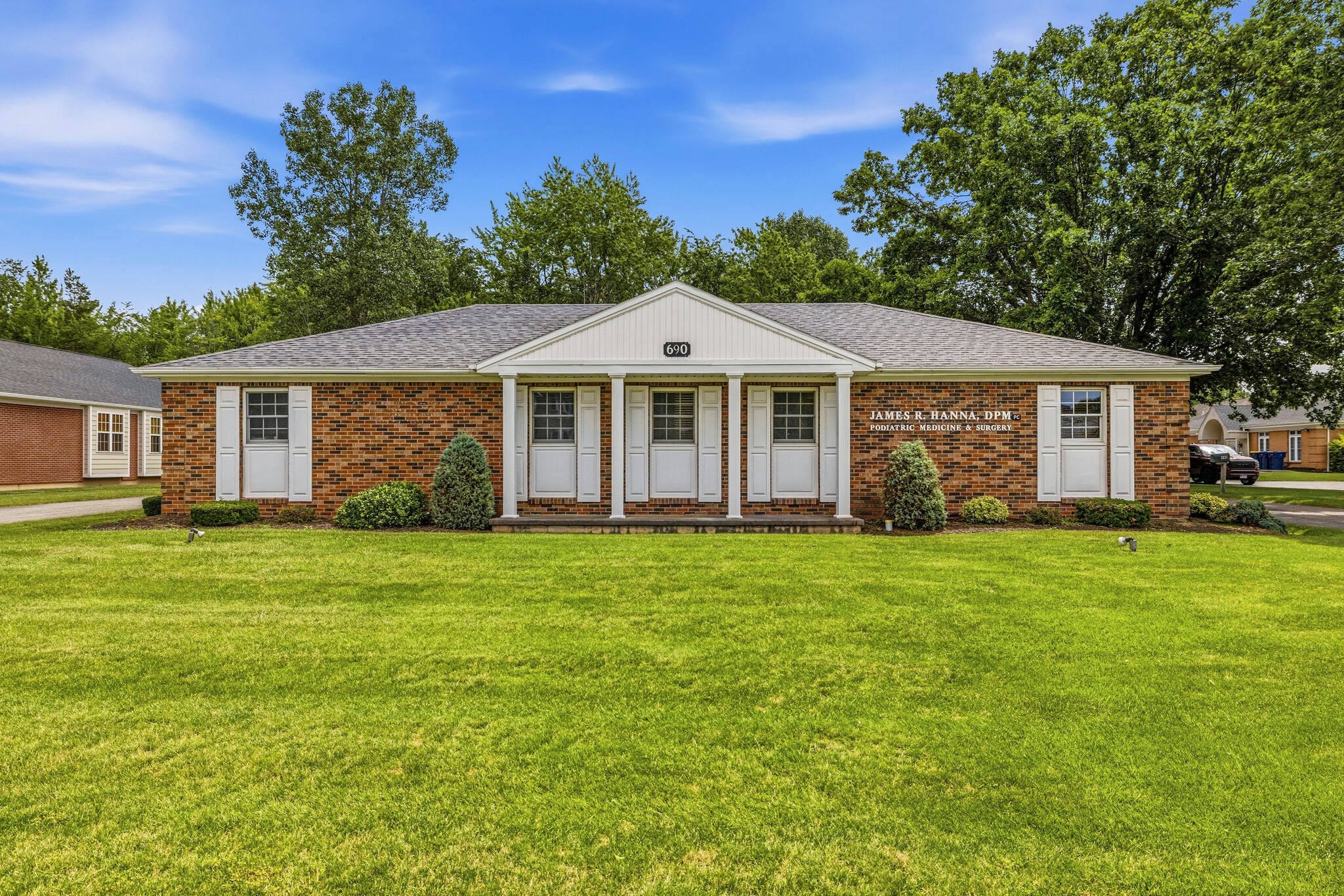 690 Davison Rd, Lockport, NY for sale Primary Photo- Image 1 of 33