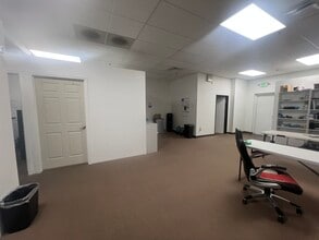 602 W Union Hills Dr, Phoenix, AZ for lease Interior Photo- Image 2 of 3