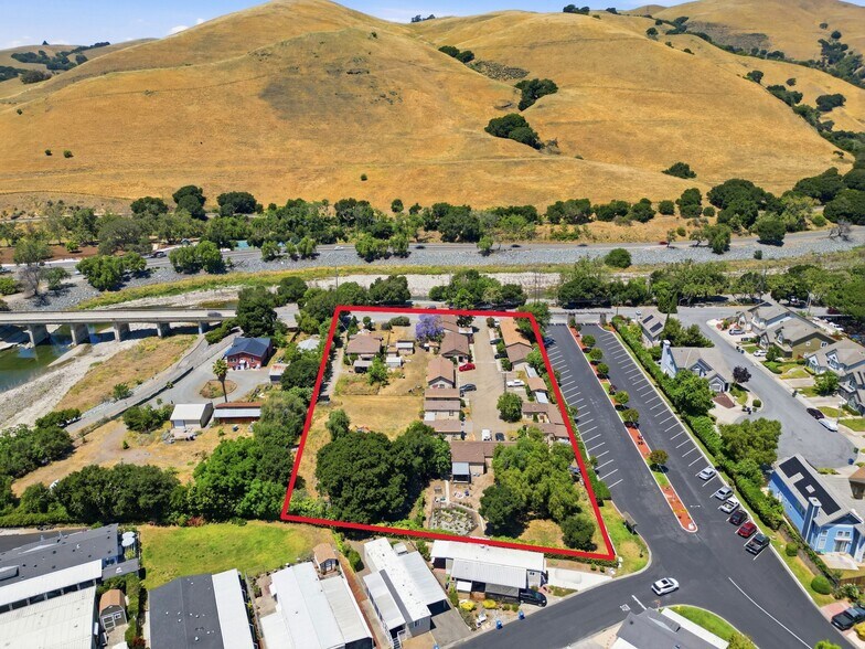559 Old Canyon Rd, Fremont, CA à vendre - Photo du bâtiment - Image 3 de 8