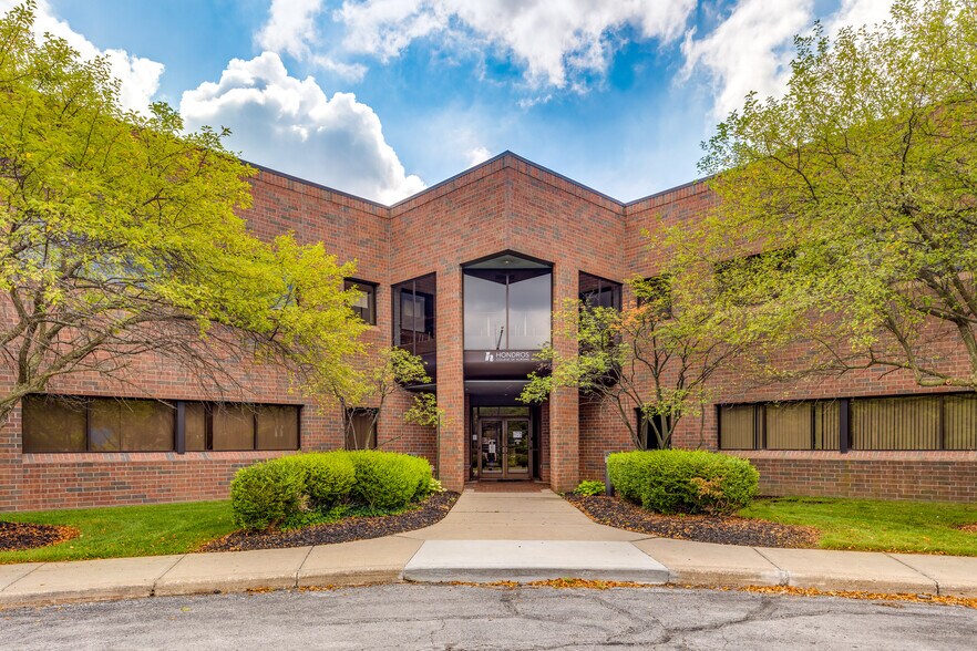 1684 Woodlands Dr, Maumee, OH à louer - Photo principale - Image 1 de 25