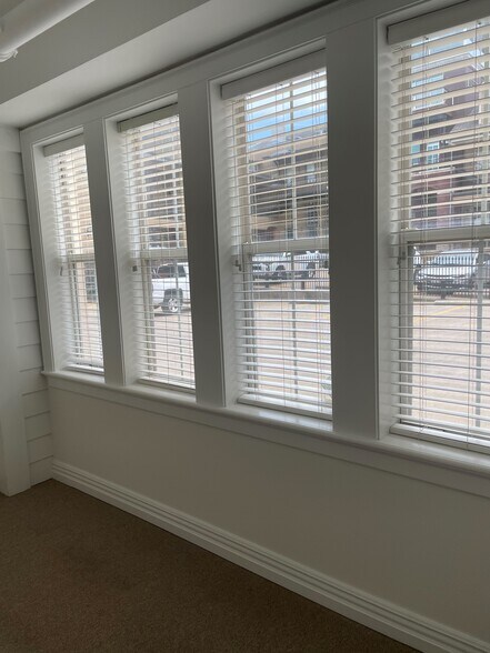 320 N Rollston Ave, Fayetteville, AR à louer - Photo du bâtiment - Image 3 de 13