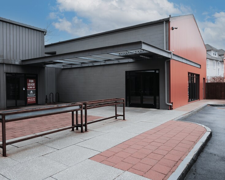 739 Clinton Ave S, Rochester, NY à louer - Photo du bâtiment - Image 3 de 14