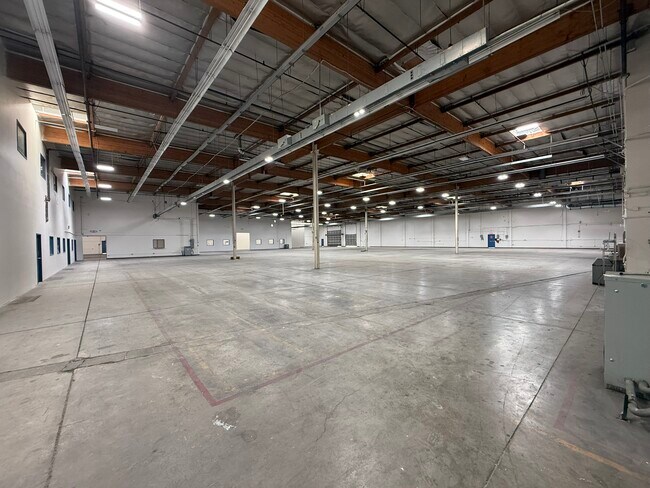 Plus de détails pour 8966 Mason Ave, Chatsworth, CA - Bureau, Industriel à louer