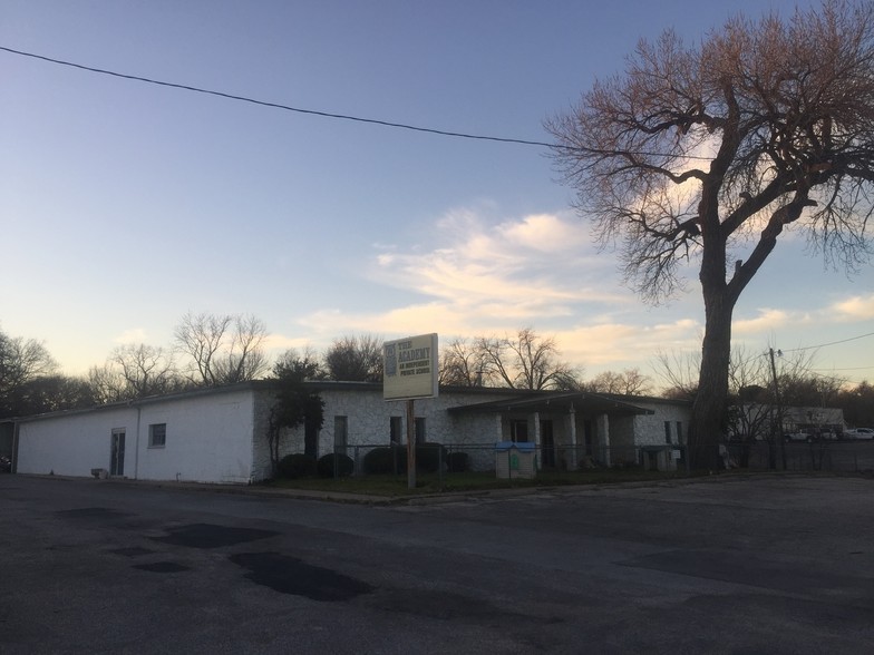 1200 S Main St, Weatherford, TX à louer - Photo du bâtiment - Image 2 de 47