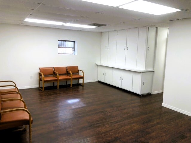 5711 N 50th St, Tampa, FL à louer - Photo du bâtiment - Image 2 de 11