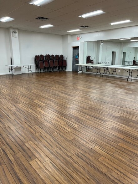 7223 20th Ave, Brooklyn, NY for lease - Interior Photo - Image 2 of 9