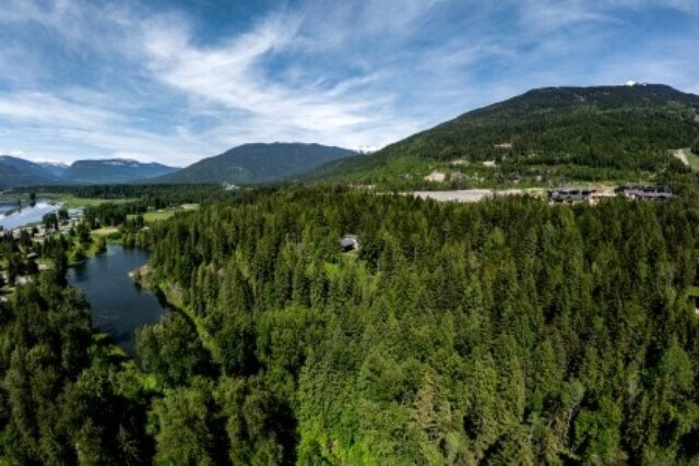 2941 Mcinnes Rd, Revelstoke, BC à vendre - Photo principale - Image 1 de 20