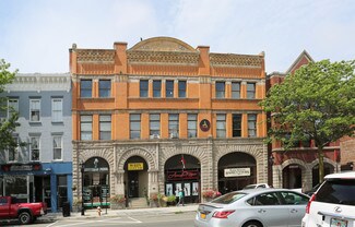 Plus de détails pour 42 W Main St, Riverhead, NY - Bureau/Commerce de détail à louer