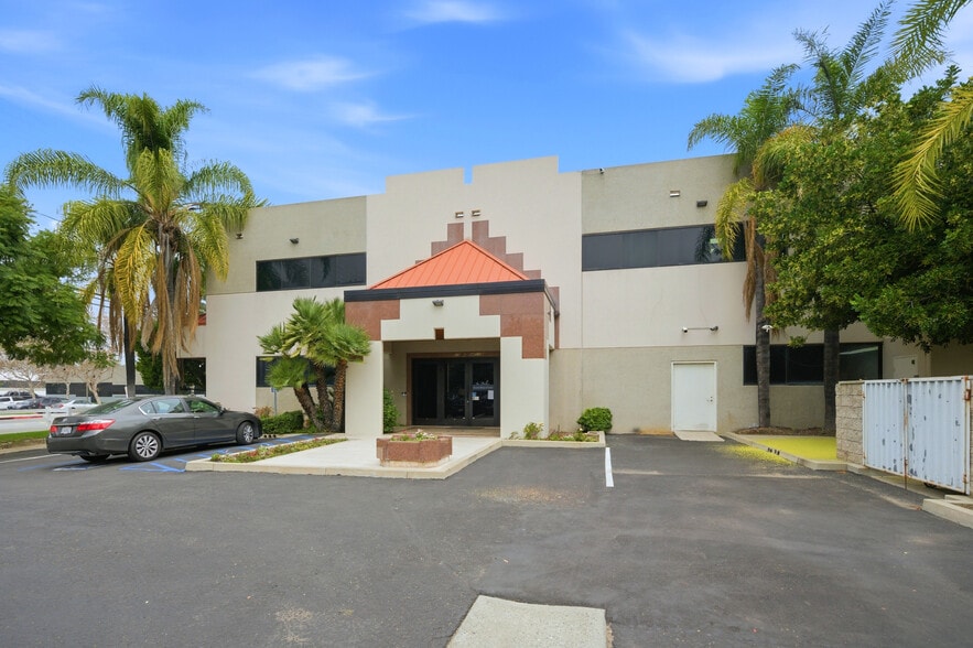 910 N Amelia Ave, San Dimas, CA for lease - Building Photo - Image 2 of 56