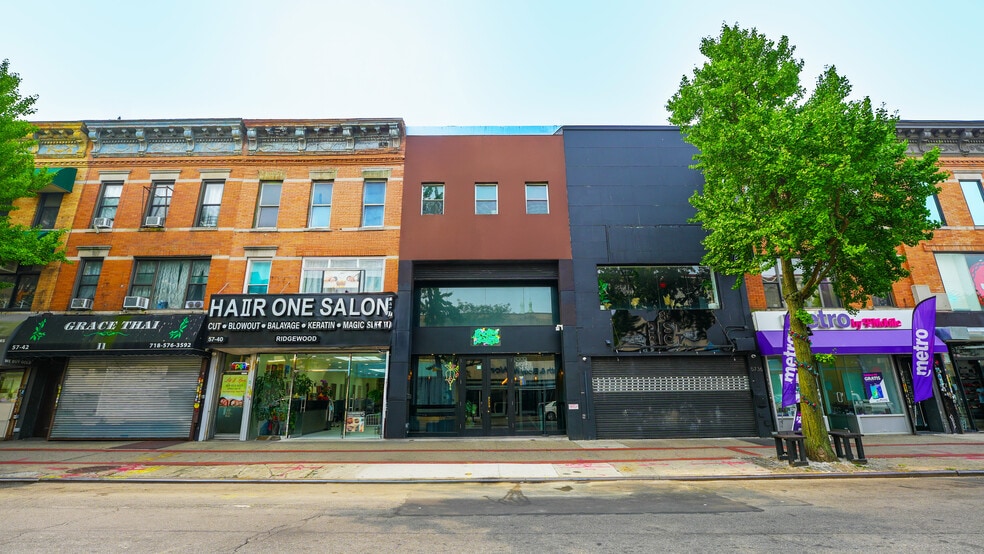 57-38 Myrtle Ave, Ridgewood, NY à vendre - Photo du bâtiment - Image 1 de 4