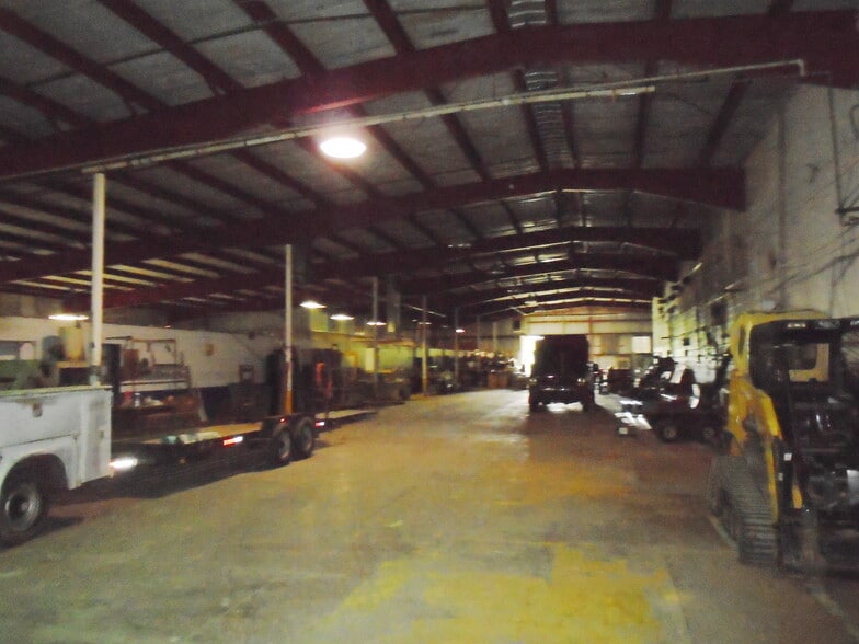 501 Lakeshore Dr, Kuttawa, KY for sale - Building Photo - Image 2 of 27