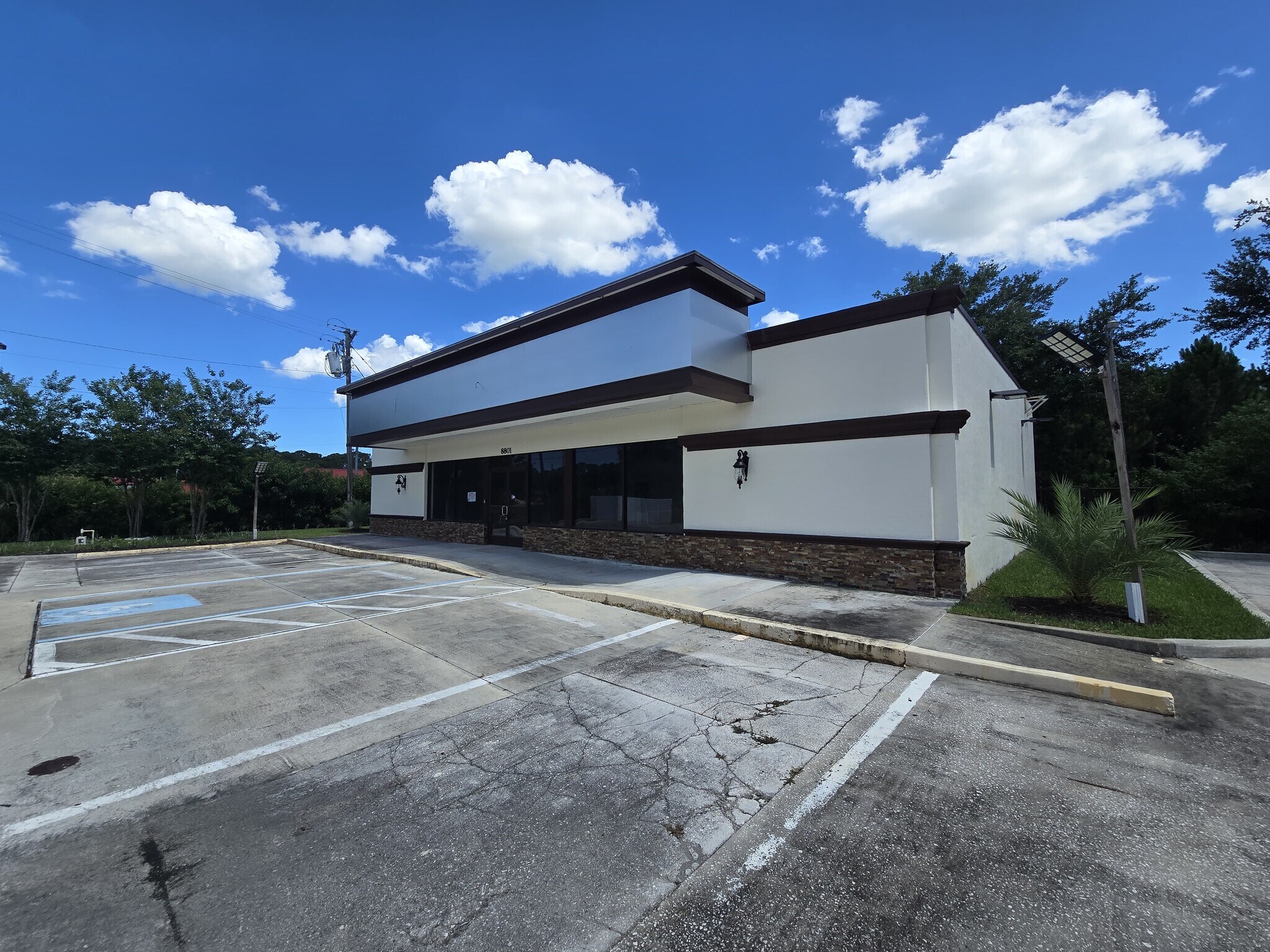 8801 20th St, Vero Beach, FL for lease Interior Photo- Image 1 of 9
